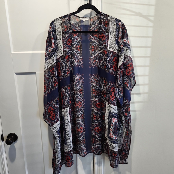 Maurices Navy Floral Open Front Kimono with Red Accents Size 2/3 - Picture 2 of 6